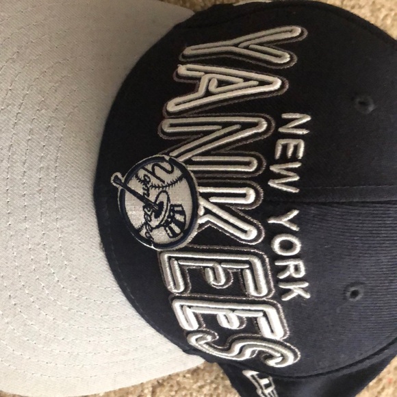Yankees RARE strap back hat - Picture 5 of 5